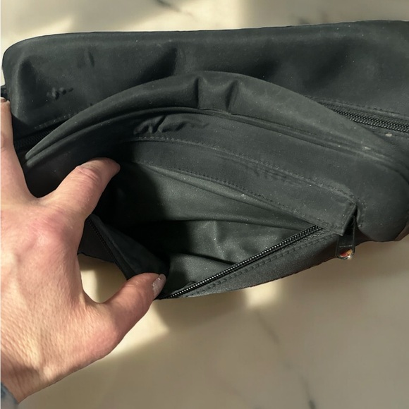 CHANEL TRAVEL TOILETRIES BAG - Picture 6 of 6